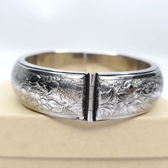 Vintage Hinged Embossed Floral Bangle Bracelet Silvertone Domed Rounded 5/8" - Picture 2 of 6